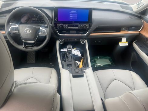 New 2026 Toyota Grand Highlander Limited image 10