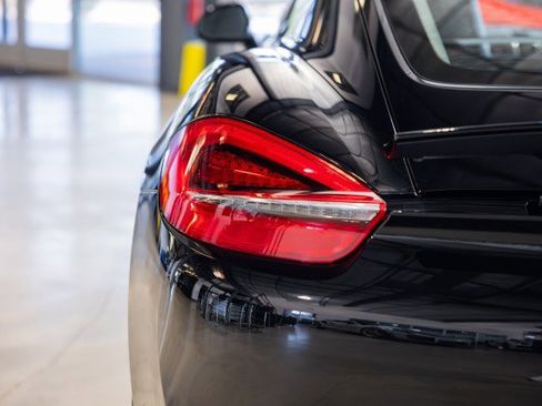 Used 2016 Porsche Cayman image 19
