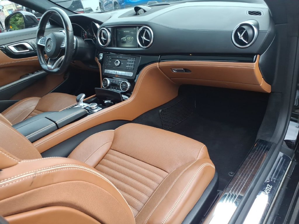 Used 2018 Mercedes-Benz SL 550 image 10