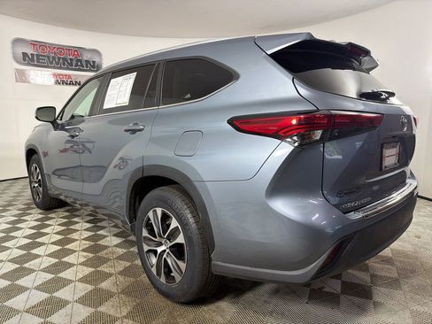 Used 2023 Toyota Highlander XLE FWD image 6