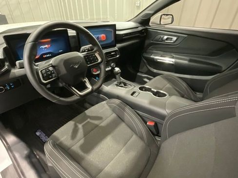 Used 2024 Ford Mustang Coupe image 9