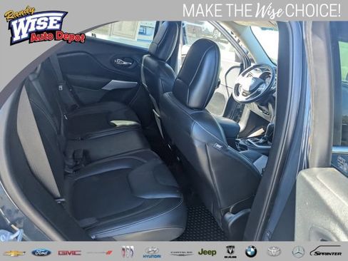 Used 2018 Jeep Cherokee Latitude Plus FWD image 18