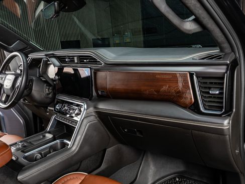 Used 2024 GMC Sierra 2500 Denali Ultimate image 17