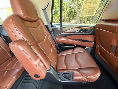 Used 2016 Cadillac Escalade Premium RWD image 19
