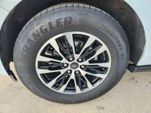 Used 2025 Ford Expedition Platinum image 7