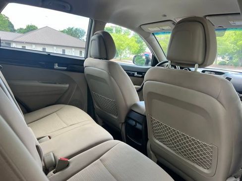 Used 2015 Kia Sorento LX FWD image 19