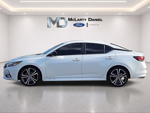 Used 2022 Nissan Sentra SR w/ SR Premium Package FWD image 3