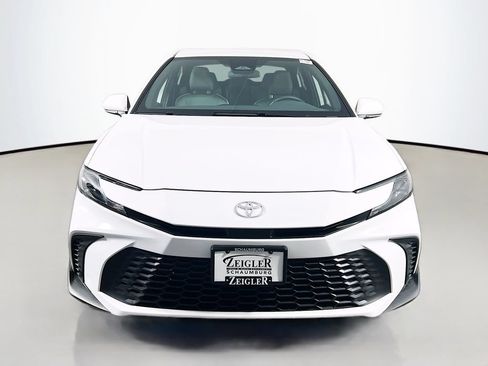 Used 2025 Toyota Camry SE AWD/4WD image 2