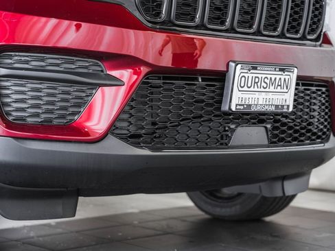 New 2025 Jeep Grand Cherokee Altitude image 13