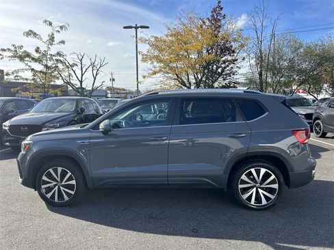 Used 2022 Volkswagen Taos SE image 5