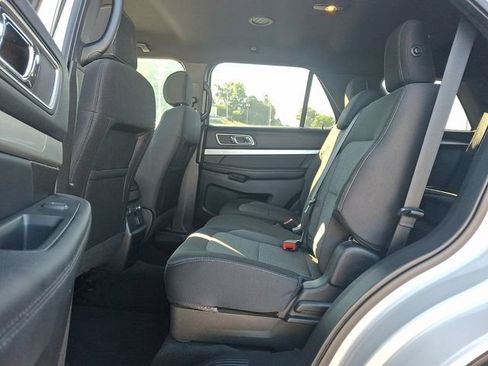 Used 2017 Ford Explorer XLT AWD/4WD image 13