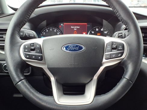 Certified 2022 Ford Explorer XLT w/ Equipment Group 202A AWD/4WD image 19