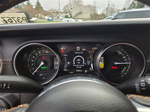 Used 2023 Jeep Wrangler Unlimited Sahara image 23