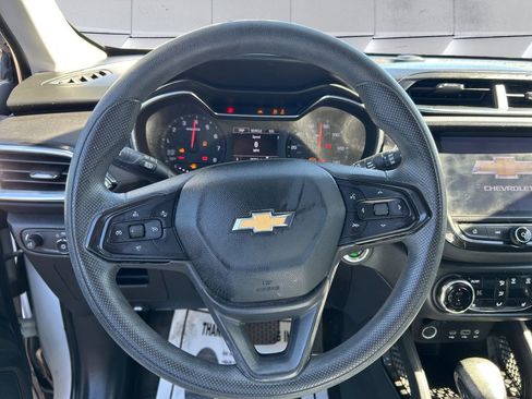Used 2022 Chevrolet TrailBlazer LT w/ Convenience Package image 9