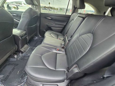 Used 2021 Toyota Highlander XLE image 21