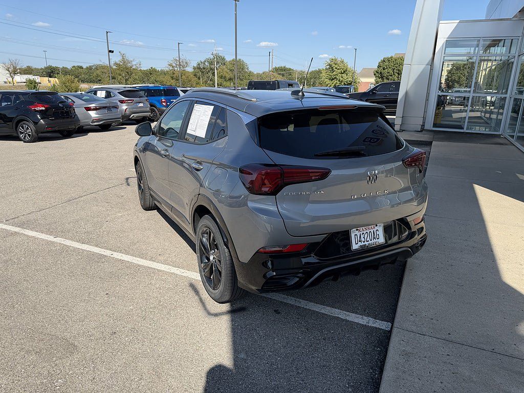 Used 2024 Buick Encore GX Sport Touring FWD image 3