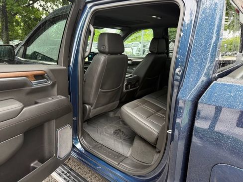 Used 2023 Chevrolet Silverado 1500 High Country w/ High Country Premium Package AWD/4WD image 11