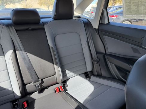 Used 2025 Volkswagen Jetta SE image 38