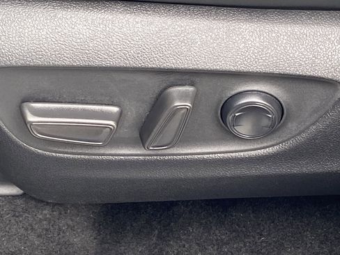 Certified 2025 Toyota Highlander XSE image 30