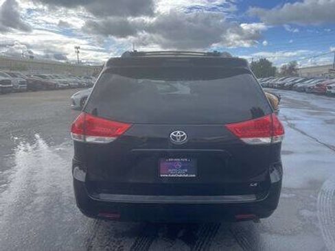 Used 2011 Toyota Sienna LE image 8