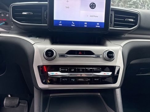 Certified 2022 Ford Explorer XLT w/ Equipment Group 202A image 22
