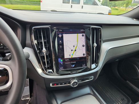 Used 2022 Volvo S60 B5 R-Design w/ Advanced Package image 23