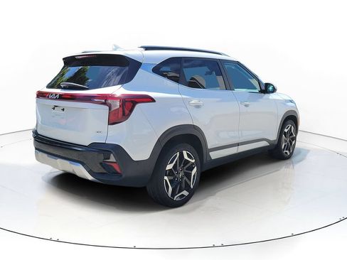 Certified 2024 Kia Seltos SX w/ SX Sunroof Package AWD/4WD image 7
