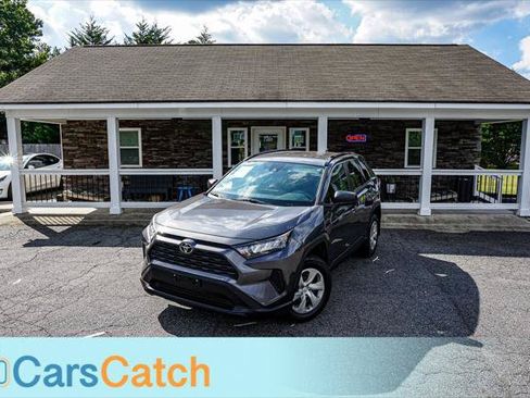 Used 2020 Toyota RAV4 LE FWD image 2