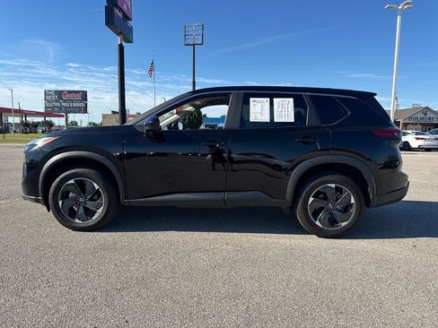 Used 2024 Nissan Rogue SV AWD/4WD image 3