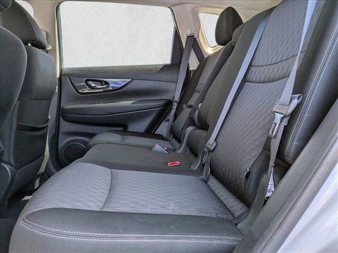 Used 2018 Nissan Rogue SV FWD image 17