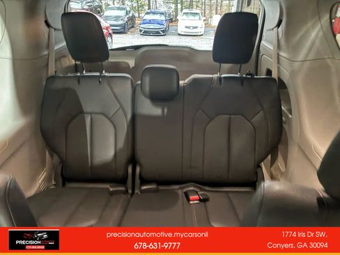 Used 2017 Chrysler Pacifica Touring-L w/ Tire & Wheel Group image 36