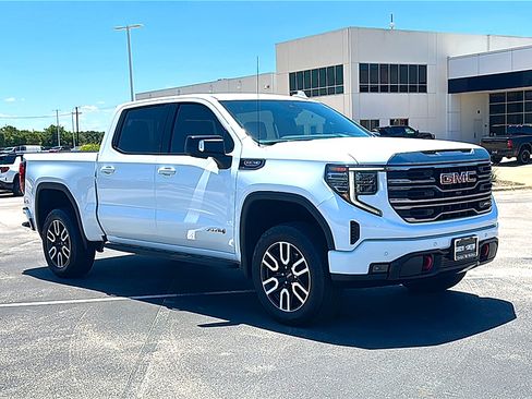 Used 2024 GMC Sierra 1500 AT4 w/ Technology Package AWD/4WD image 10