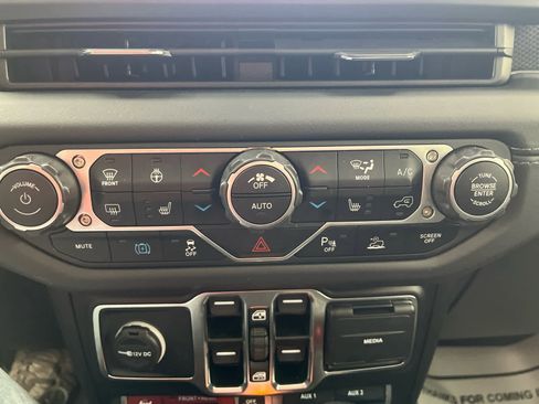 Used 2025 Jeep Wrangler Unlimited Rubicon 4xe w/ Safety Group AWD/4WD image 29