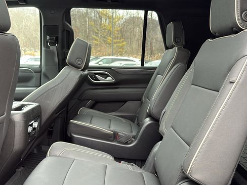 Used 2022 GMC Yukon SLT w/ SLT Premium Package image 27