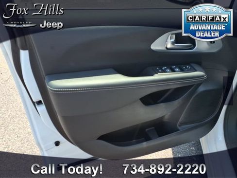 Certified 2026 Chrysler Pacifica Limited FWD image 15