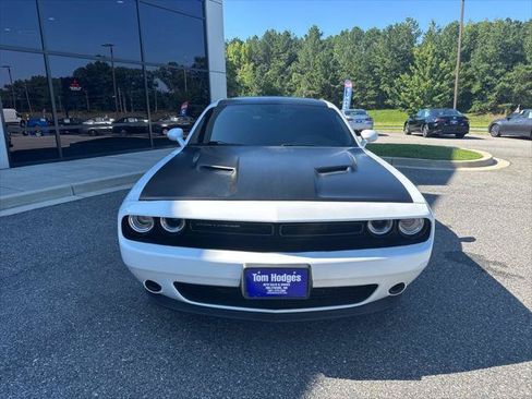 Used 2019 Dodge Challenger SXT AWD/4WD image 2