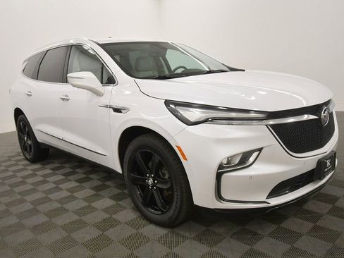 Used 2024 Buick Enclave Essence image 10