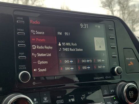 Used 2022 Toyota Highlander XSE image 30