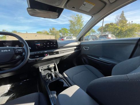 Used 2025 Kia K4 LXS image 34