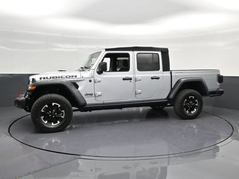Used 2024 Jeep Gladiator Rubicon w/ Safety Group AWD/4WD image 7