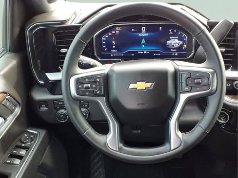 Used 2025 Chevrolet Silverado 1500 LT AWD/4WD image 18