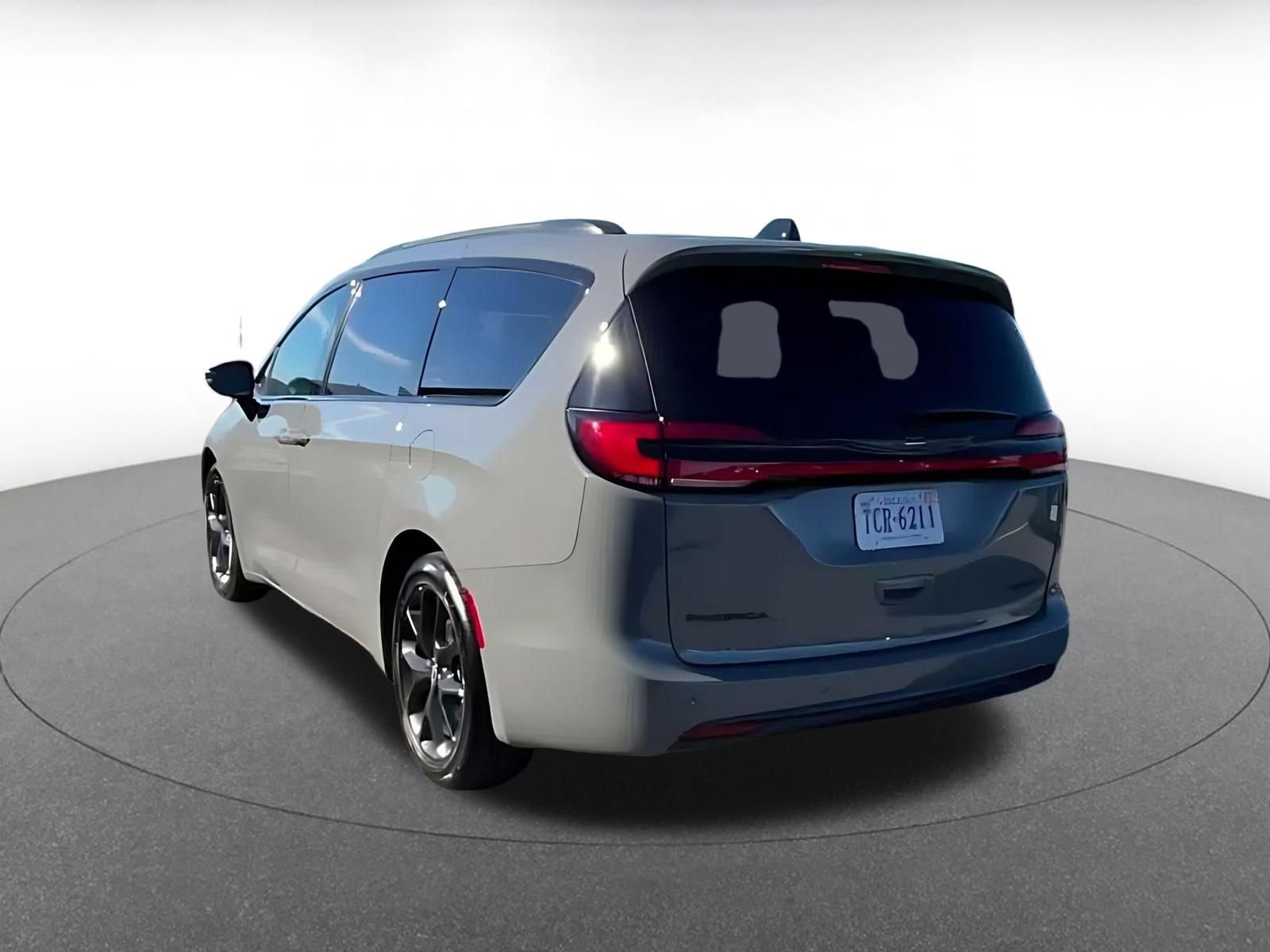 Used 2025 Chrysler Pacifica Limited FWD image 10
