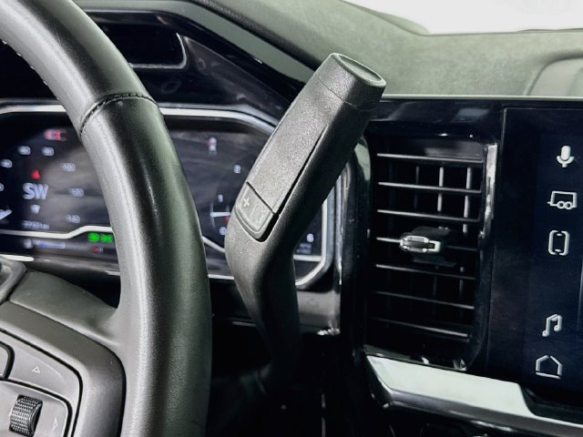 Used 2025 GMC Sierra 1500 SLT AWD/4WD image 18