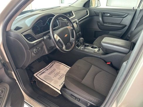 Used 2017 Chevrolet Traverse LT w/ Style and Technology Package image 7