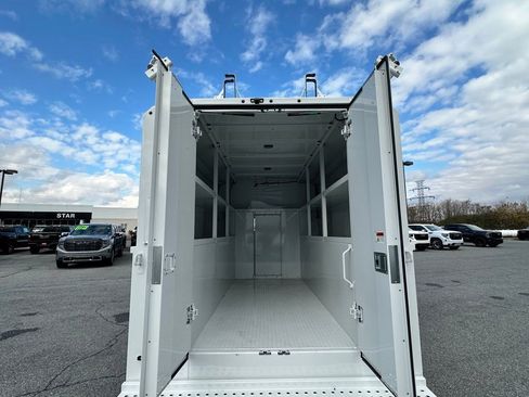 New 2025 GMC Savana 3500 w/ Power Convenience Package RWD image 24