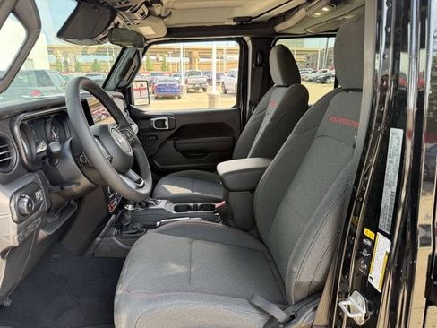 Used 2026 Jeep Wrangler Unlimited Rubicon AWD/4WD image 25