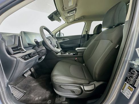 Used 2025 Kia Sportage LX FWD image 13