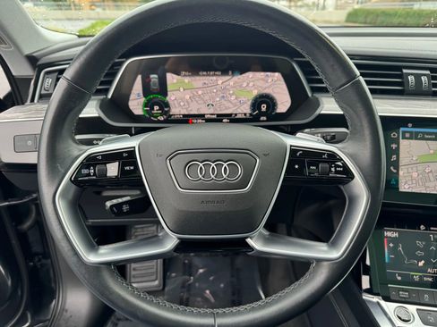 Used 2021 Audi e-tron Premium w/ Towing Package image 28