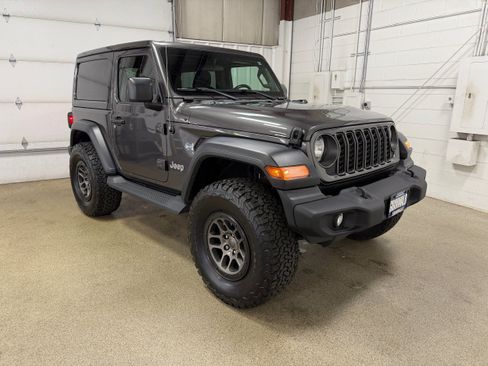 Used 2019 Jeep Wrangler Sport AWD/4WD image 4