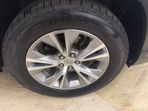 Used 2015 Toyota Highlander XLE image 9